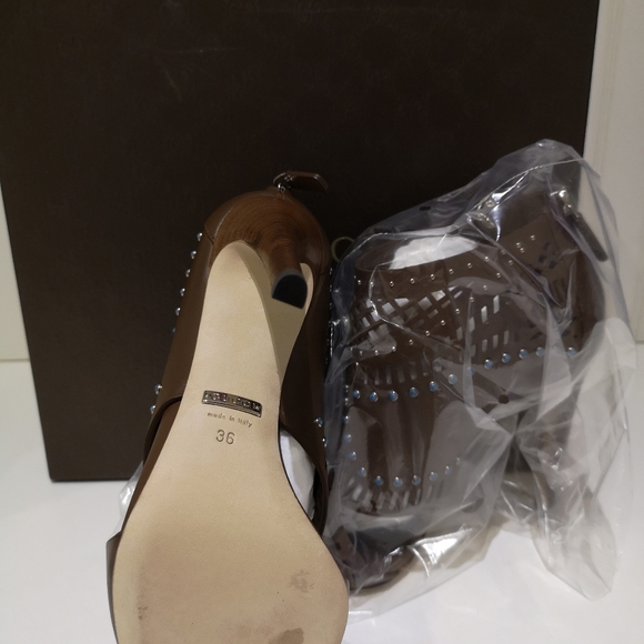 Brand new Gucci heels - Picture 3 of 3